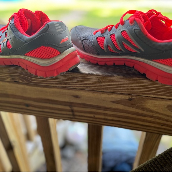 Avia - Picture 3 of 5